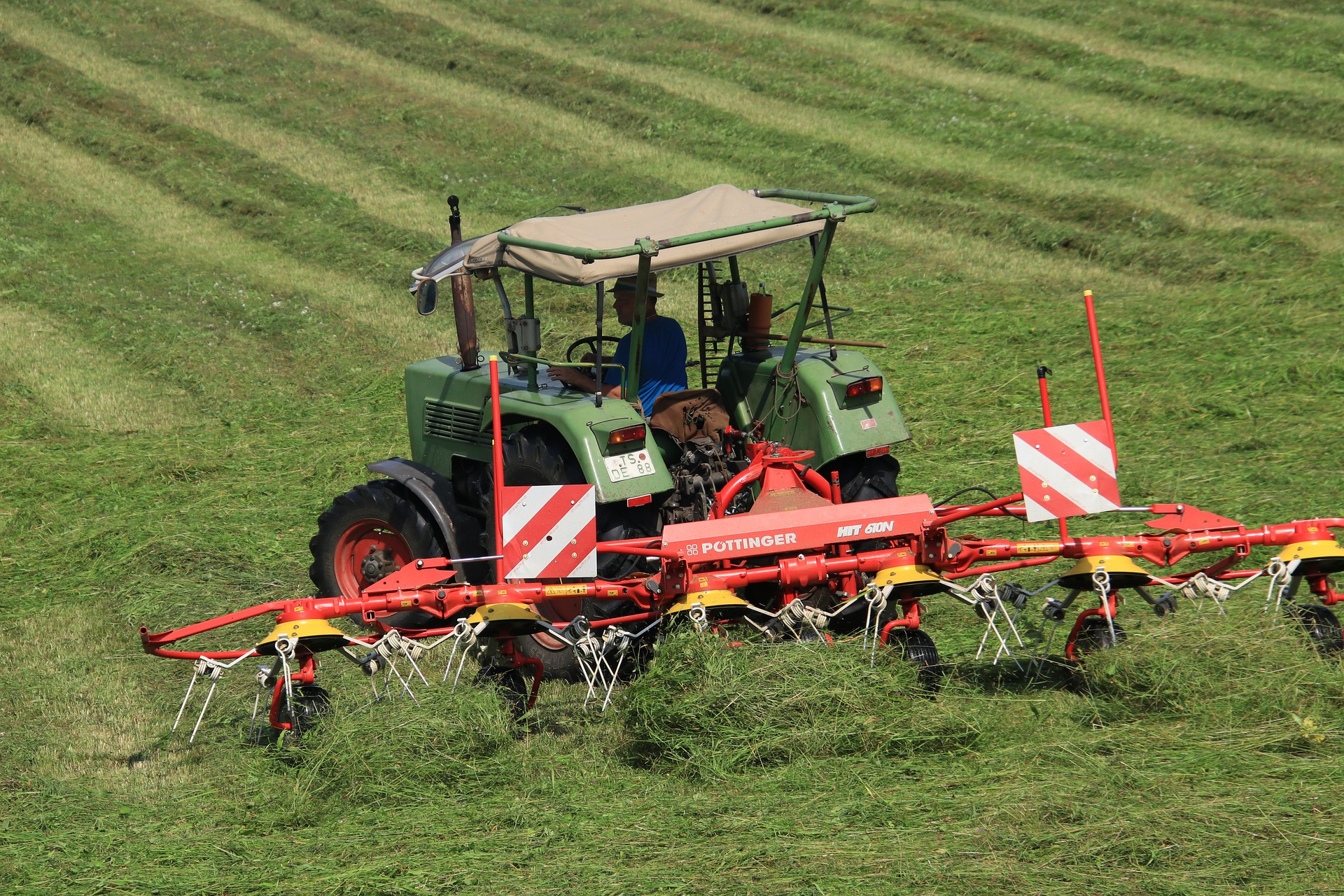 tractor-7297718_1920